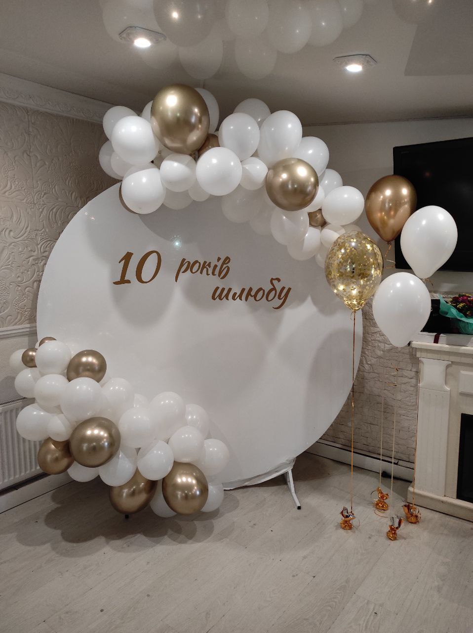 1110-0039 Фотозона из воздушных шаров, размер 200 на 200 см